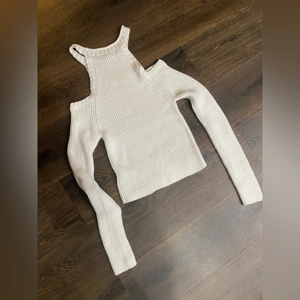 White knit cold-shoulder sweater - Picture 5 of 5